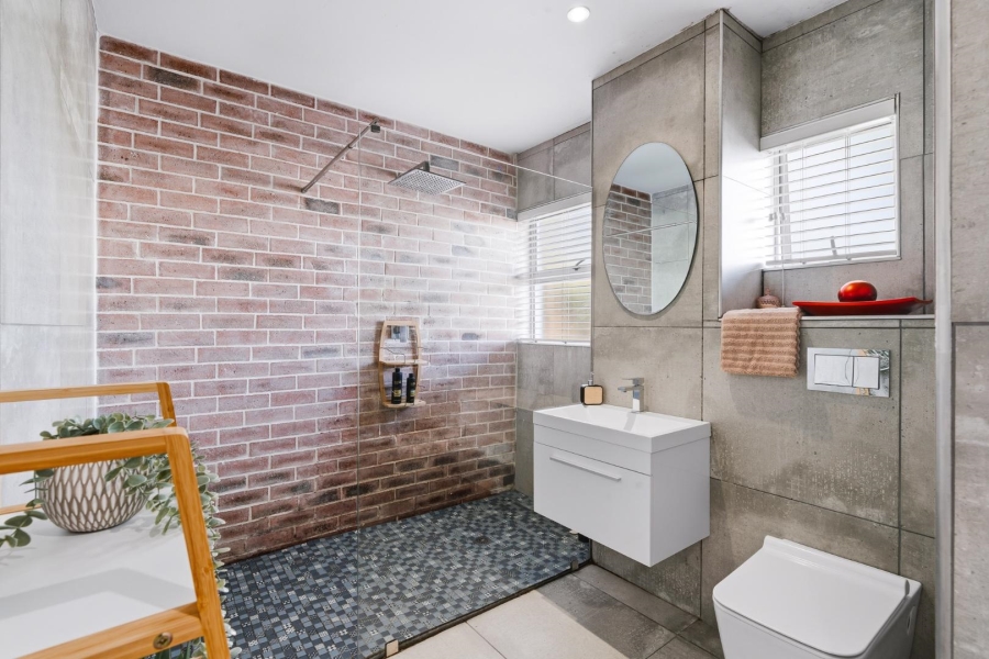 2 Bedroom Property for Sale in Sea Point Western Cape